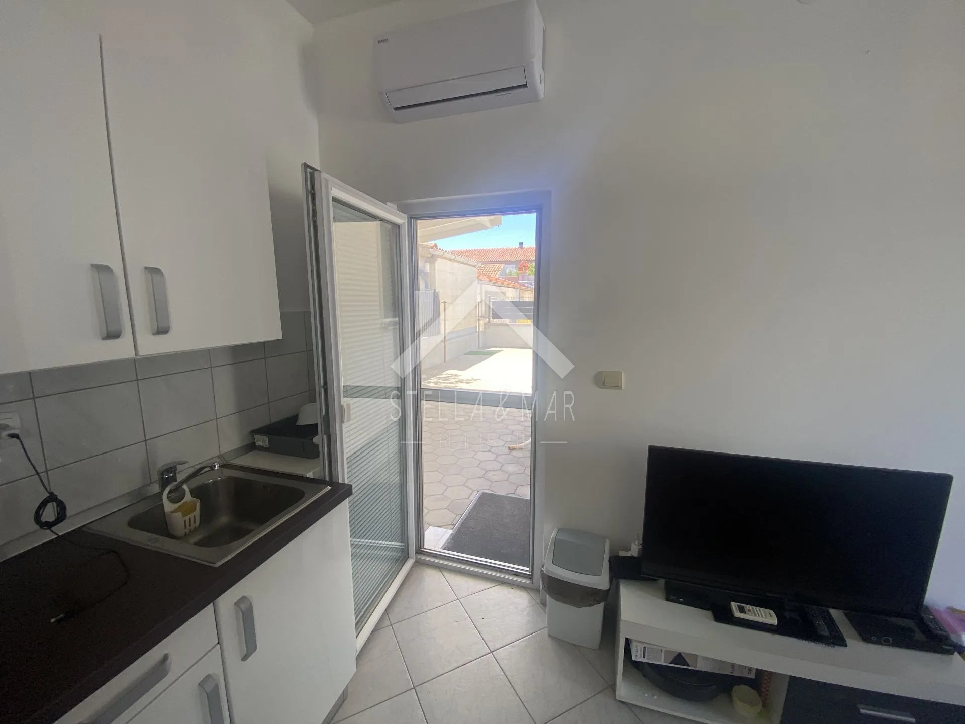 prizemlje kuće sa dvorištem - vir - slika 8