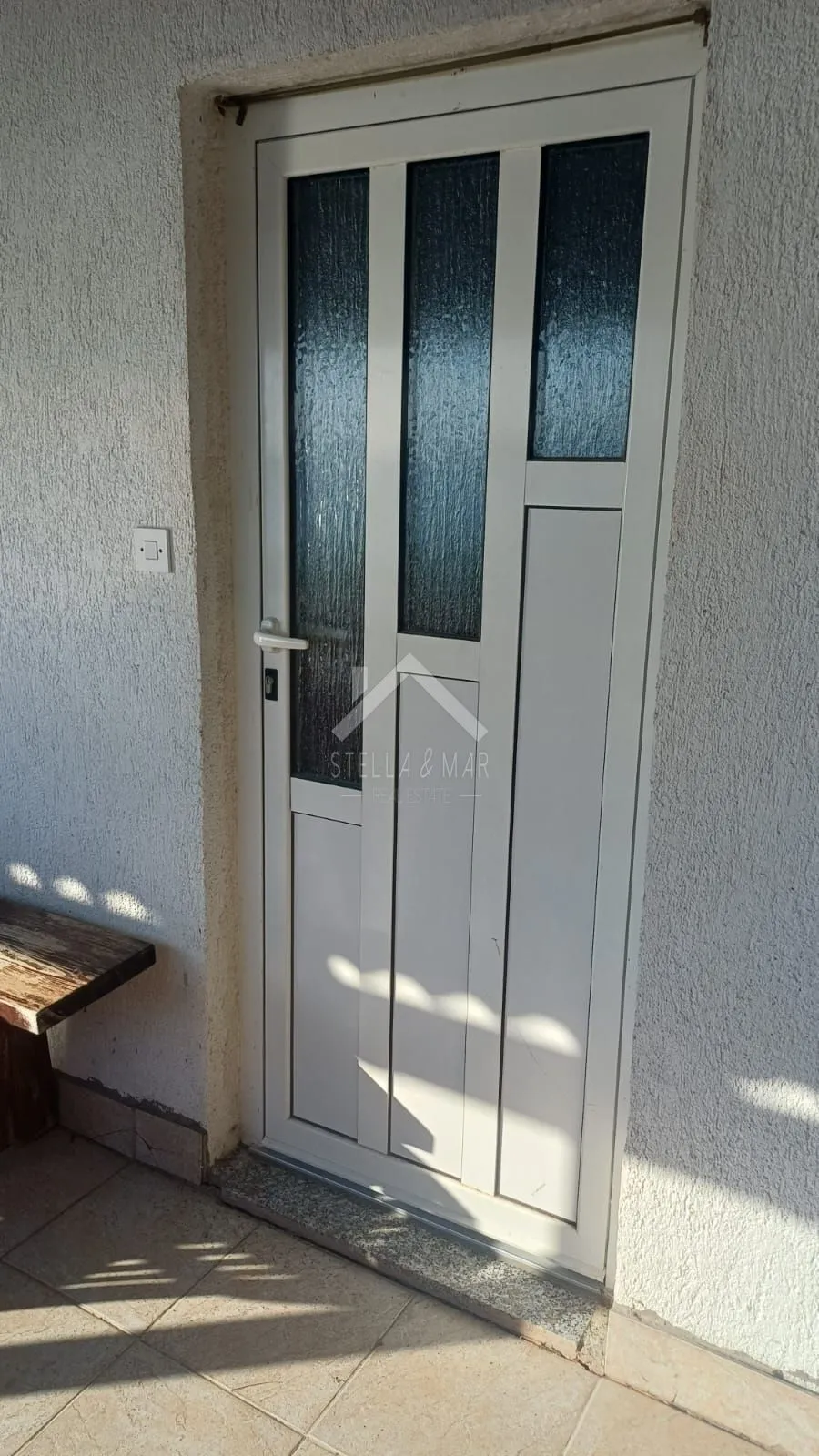 kuća i zemljište prvi red uz more - rtina - slika 23