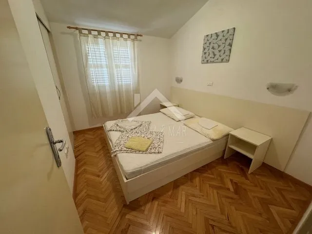 jednosobni apartman prvi red uz more- sukošan - slika 6