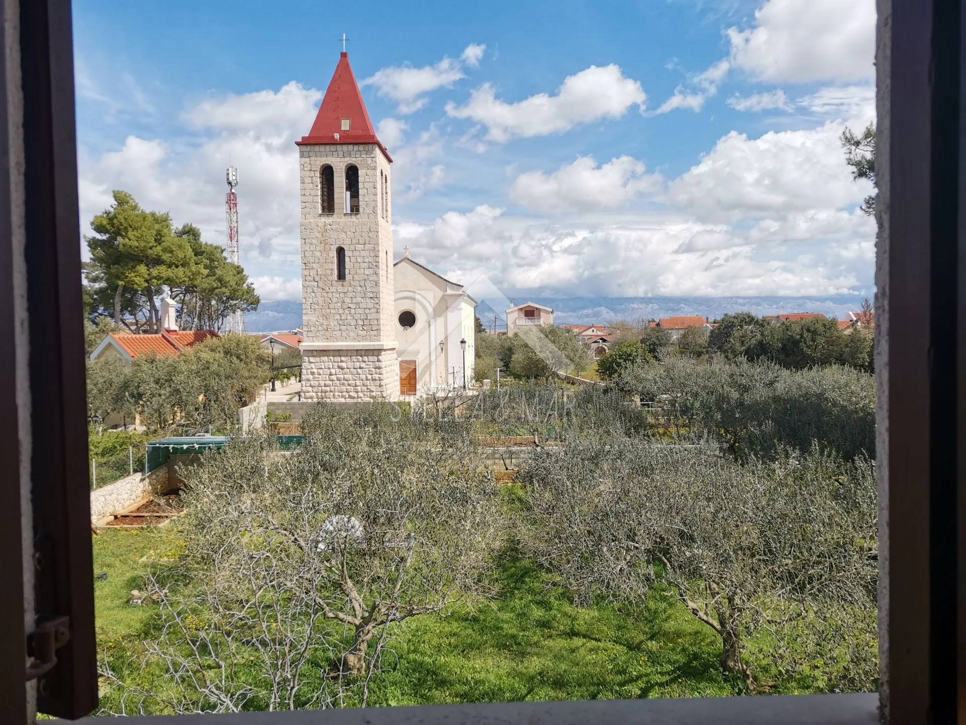 kuća sa dva četverosobna stana, garaža, velika okućnica - vir, centar - slika 60