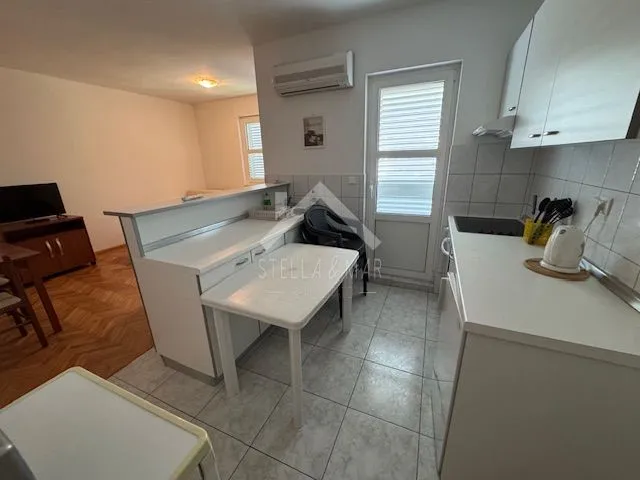 top lokacija! apartman prvi red do mora - sukošan - slika 5