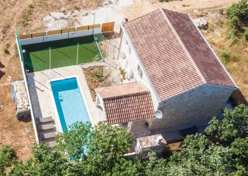 vila sa bazenom - zaton - slika 4
