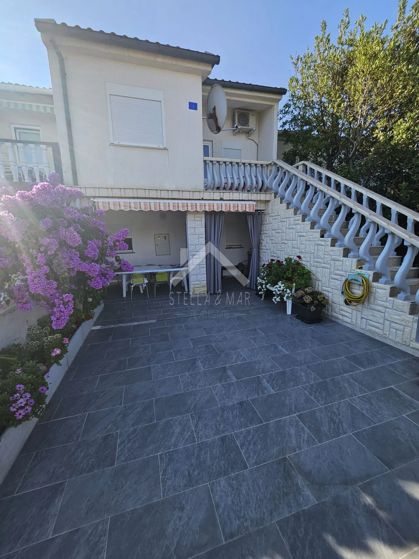 kuća u nizu sa dva apartmana - vir - slika 4