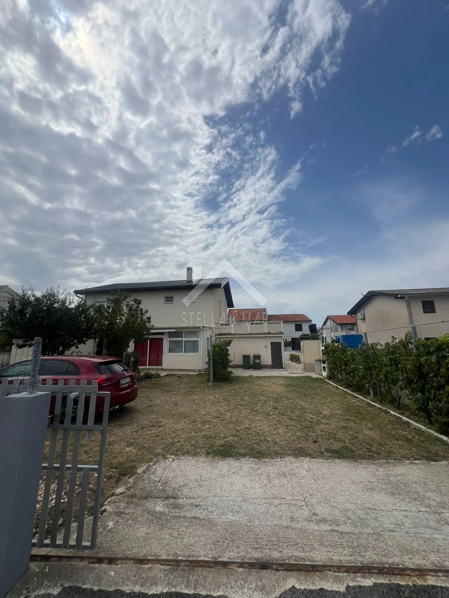 kuća sa 4 stana, garaža, prostrana okućnica - zukve, vrsi - slika 50