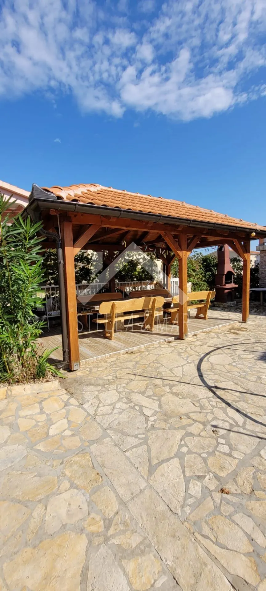 kuća sa 8 apartmana - vir - slika 9