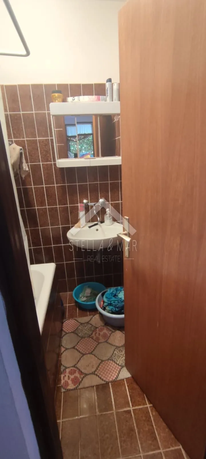 kuća sa tri apartmana drugi red do mora - vir - slika 16