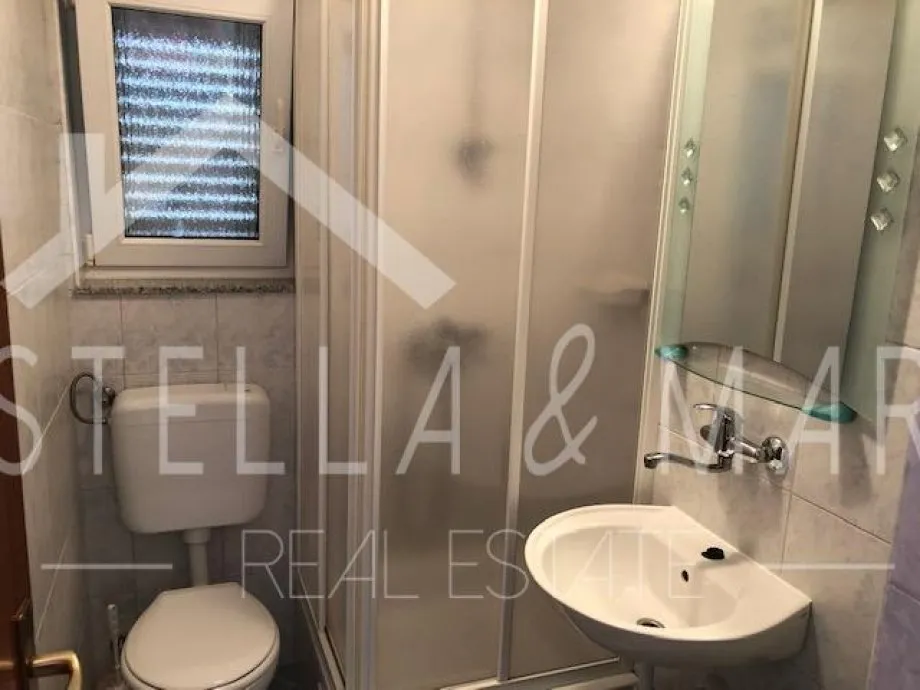 ljubač ; kuća sa tri apartmana ; pogled na more ! - slika 17