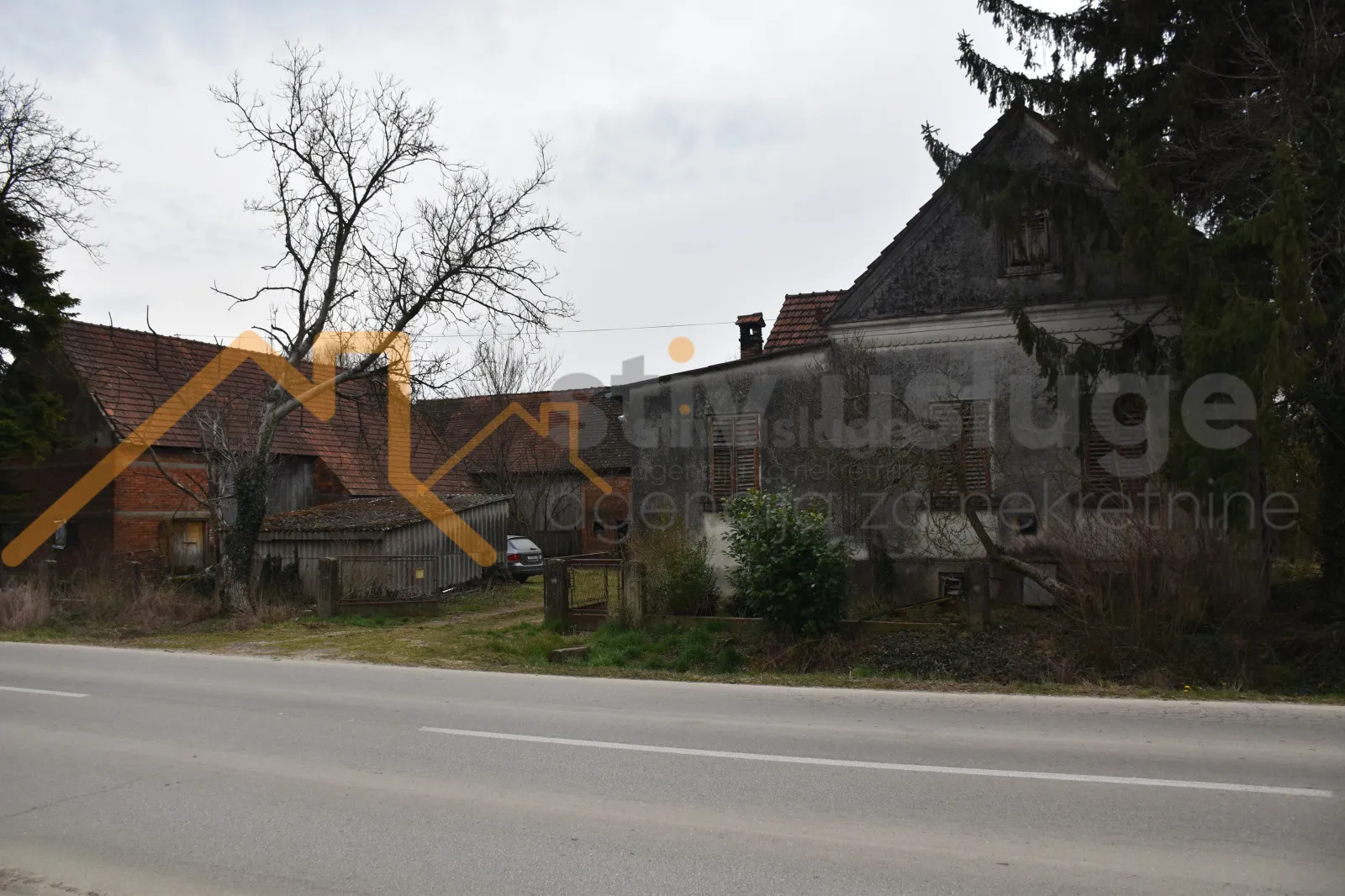 Prodaja, kuća sa 2 štale, pomoćnom zgradom i oranicom, Lupoglav, - Lupoglav, Brckovljani