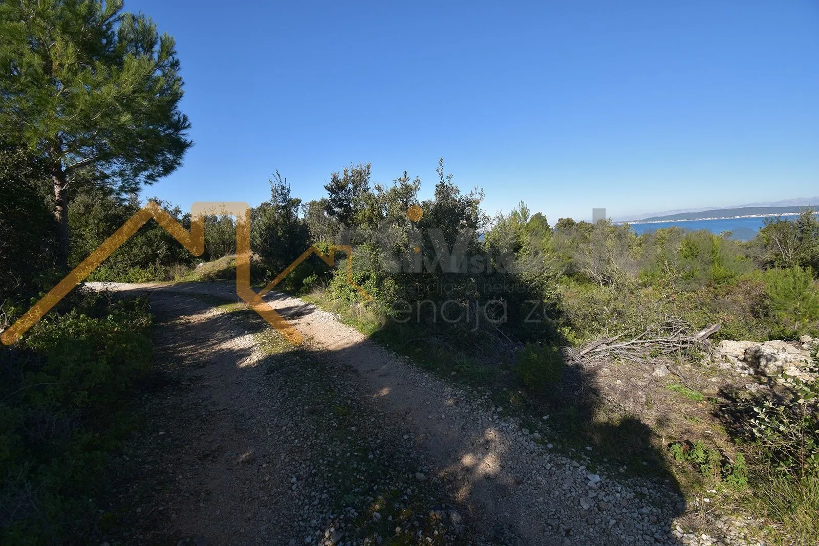 zemljište prodaja banj 740 m2 - slika 2