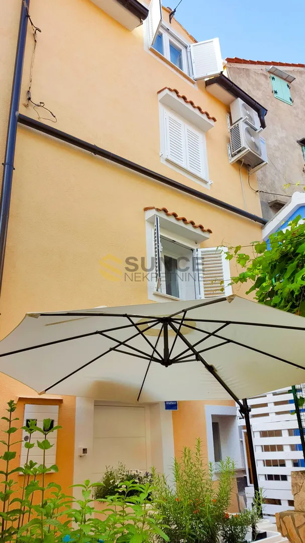baška ,centar, adaptirana starina sa dva apartmana na 80m od mora! - slika 2