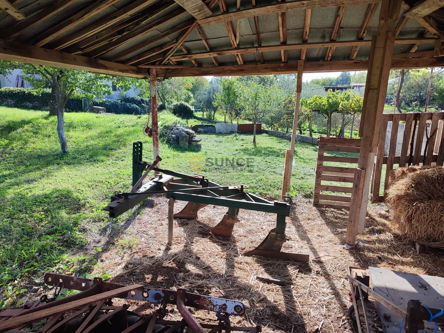 istra, svetvičenat , prekrasno građevinsko zemljište od 715m2, idealno za kuću za odmor! - slika 2
