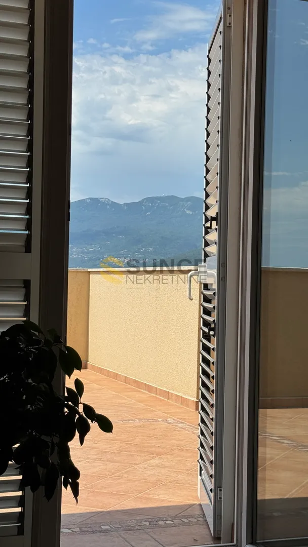 rijeka , bivio prekrasna kuća na velikoj okućnici ! - slika 37