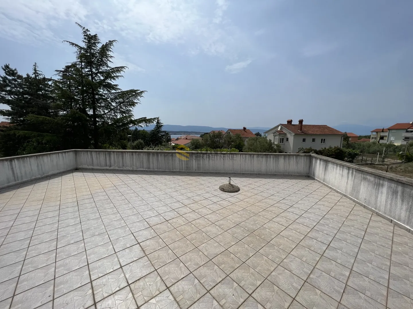 otok krk, malinska, dvije sasmostojeće kuće na parceli od 1983m2! - slika 10
