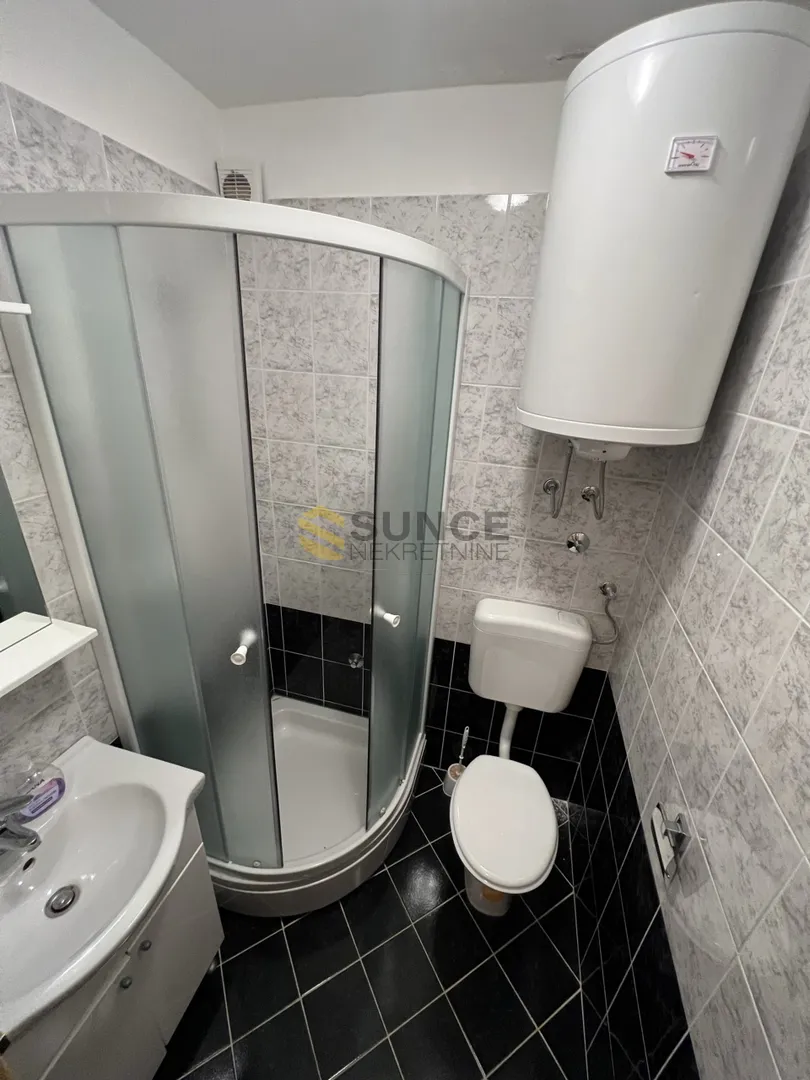 otok krk, samostojeća kuća od 300m2 s četiri i apartmana na lijepoj poziciji! - slika 14