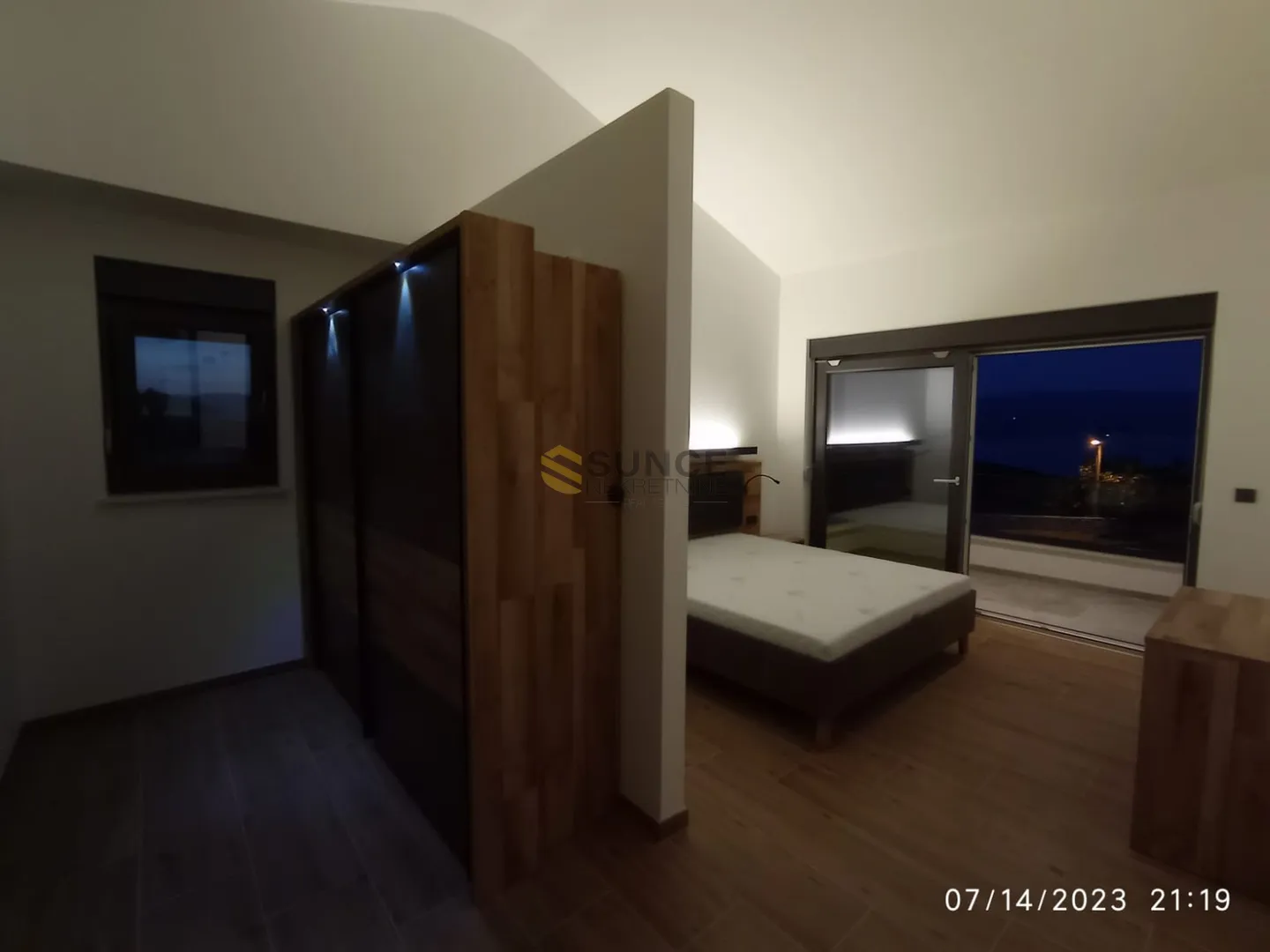 vrbnik, prodaje se nova moderna , kompletno namještena kuća s bazenom!! - slika 17