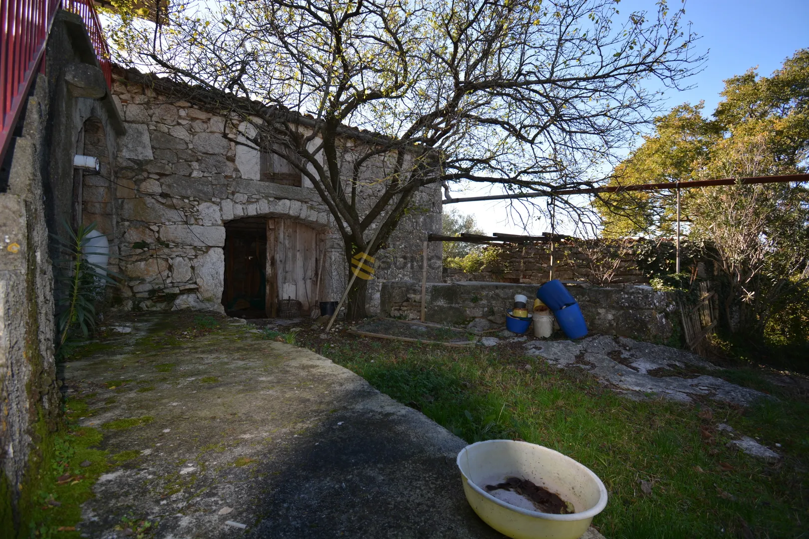 krk samostojeća stara kamena kuća sa otvorenim pogledom ! - slika 18