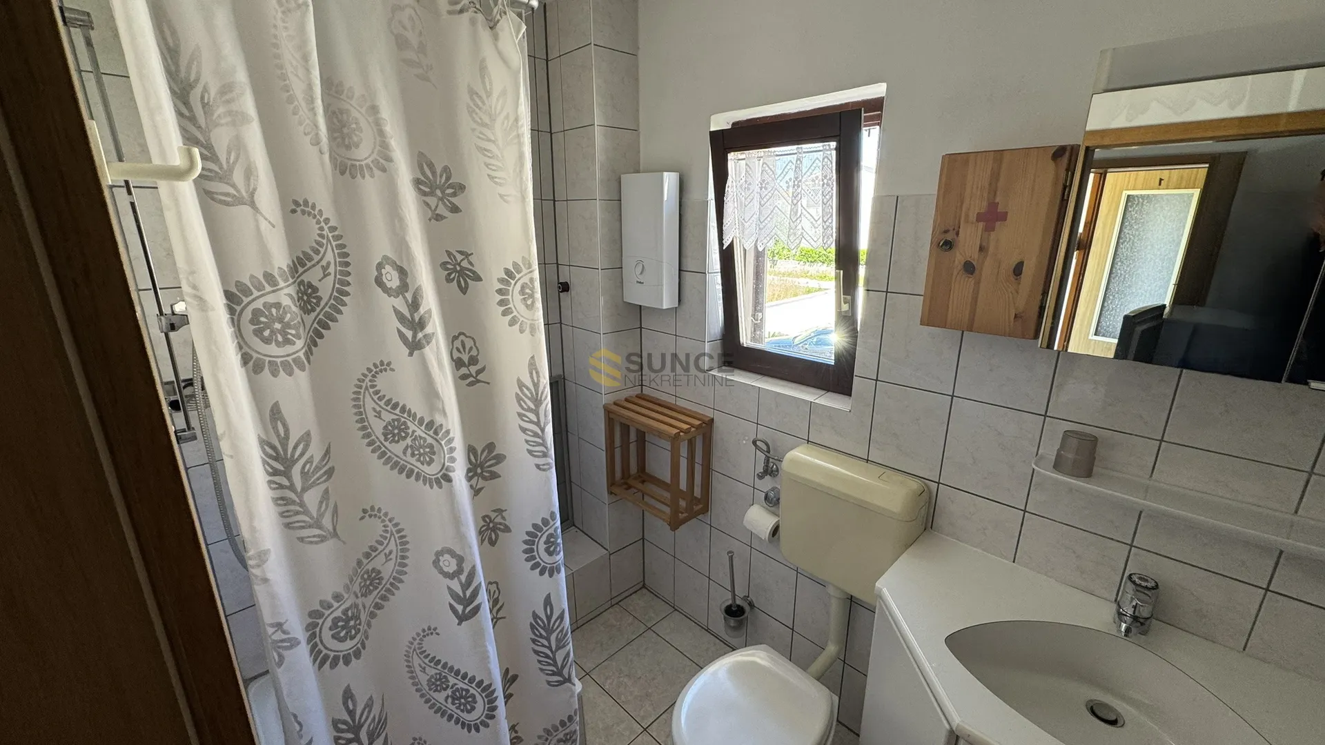 šilo samostojeća kuća sa četri apartmana! - slika 10