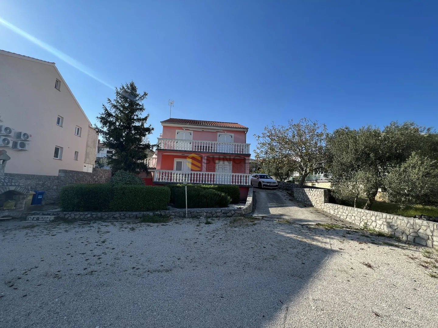 otok krk, samostojeća kuća od 300m2 s četiri i apartmana na lijepoj poziciji! - slika 3