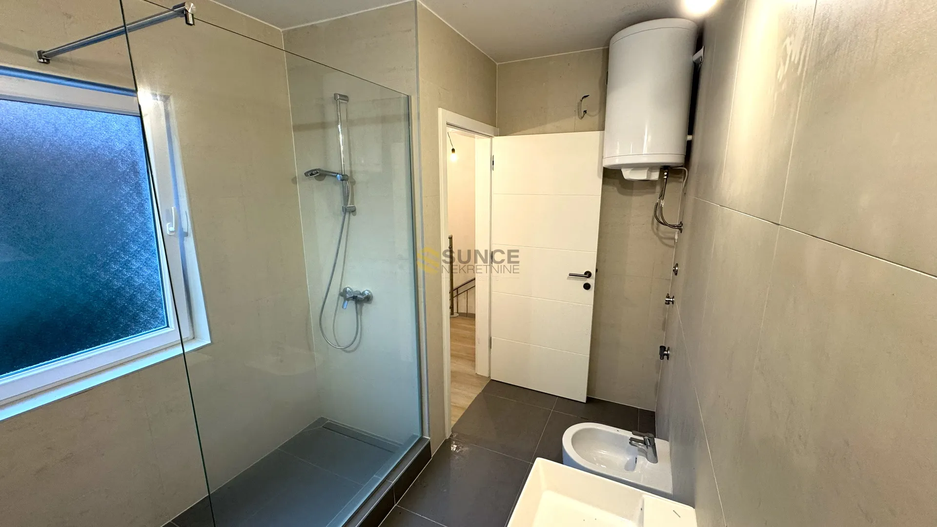 malinska, dvoetažni apartman od 88 m2 na odličnoj poziciji! - slika 9