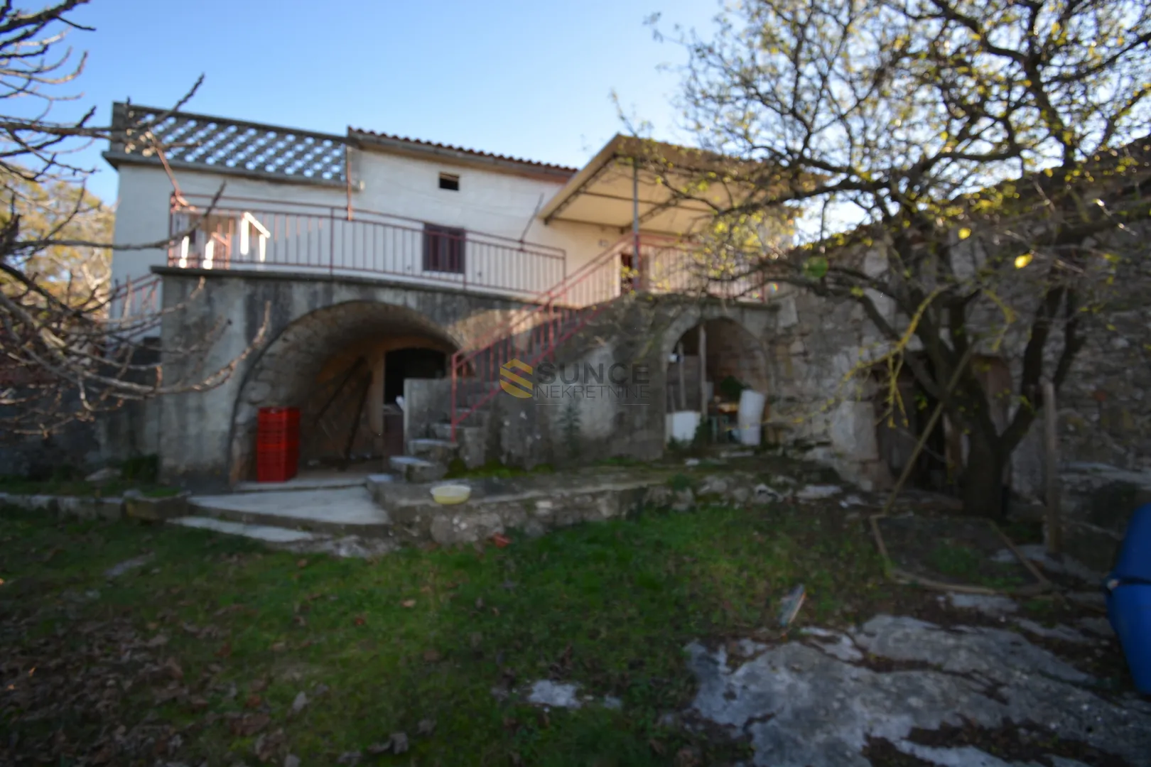 krk samostojeća stara kamena kuća sa otvorenim pogledom ! - slika 3