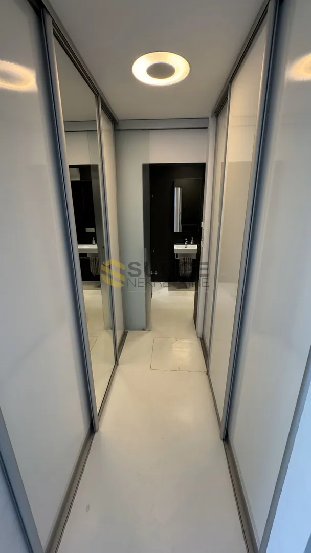 grad krk apartman u prizemlju od 91m2 sa vlastitim vrtom i pogledom prema moru! - slika 8