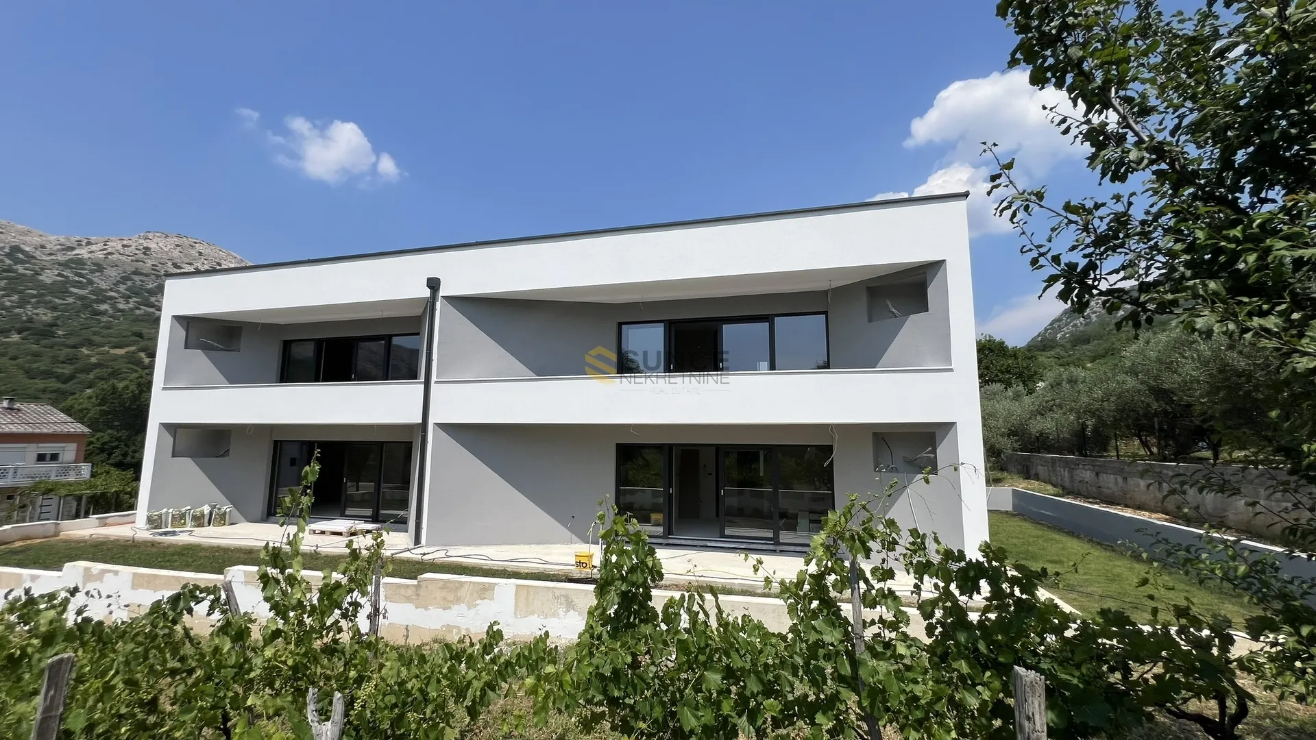 otok krk, baška, okolica, novi dvosoban apartman u prizemlju zgrade s okućnicom od 155 m2! - slika 3