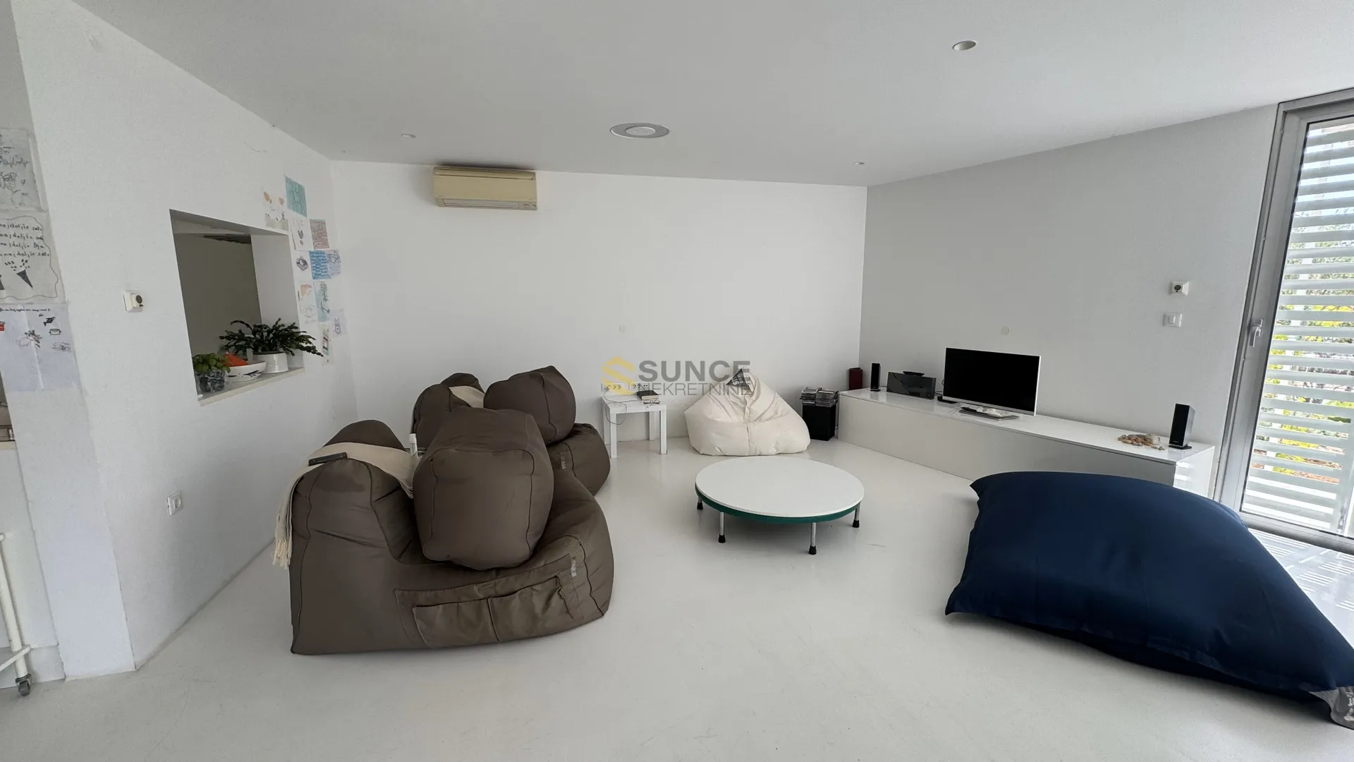 grad krk apartman u prizemlju od 91m2 sa vlastitim vrtom i pogledom prema moru! - slika 4