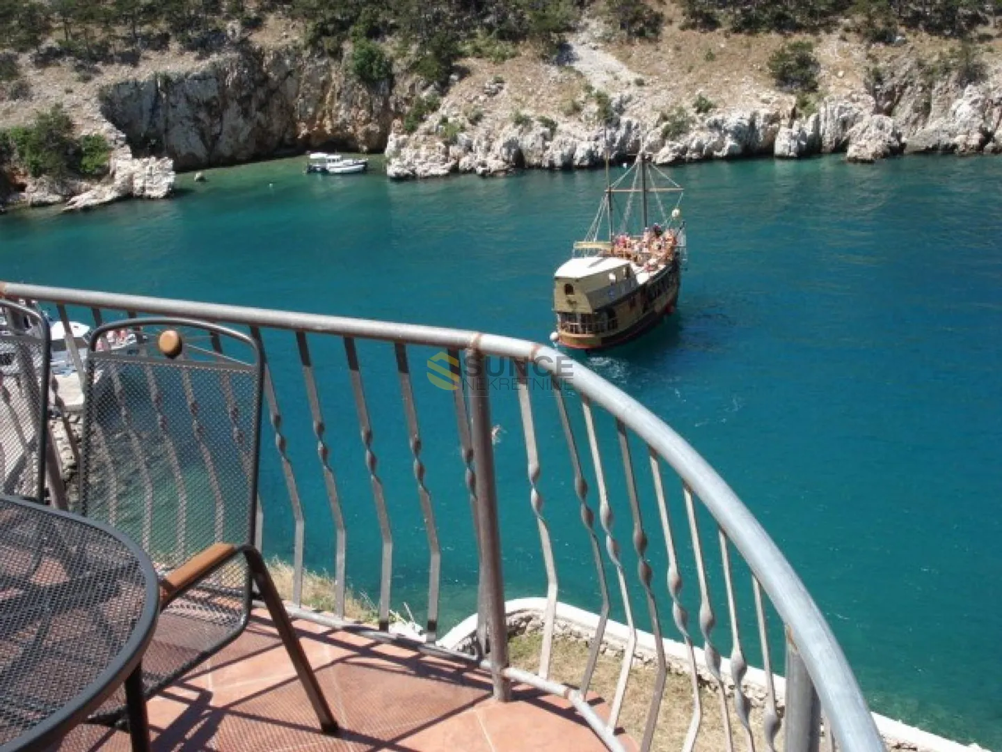 vrbnik, prekrasna kamena kuća na litici iznad mora s panoramskim pogledom! - slika 22