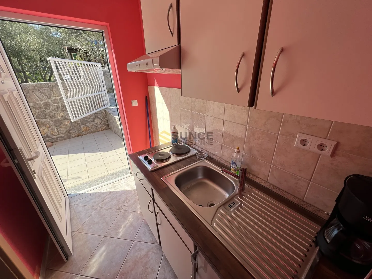 otok krk, samostojeća kuća od 300m2 s četiri i apartmana na lijepoj poziciji! - slika 13