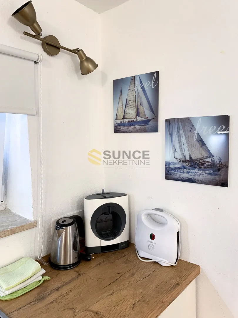 baška ,centar, adaptirana starina sa dva apartmana na 80m od mora! - slika 8