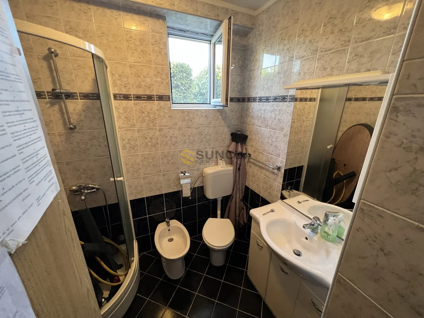 otok krk, samostojeća kuća od 300m2 s četiri i apartmana na lijepoj poziciji! - slika 16