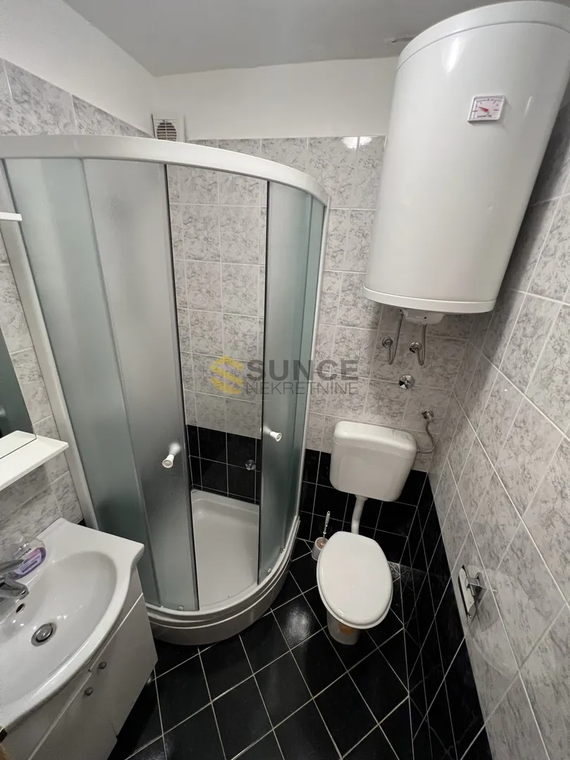 otok krk, samostojeća kuća od 300m2 s četiri i apartmana na lijepoj poziciji! - slika 14