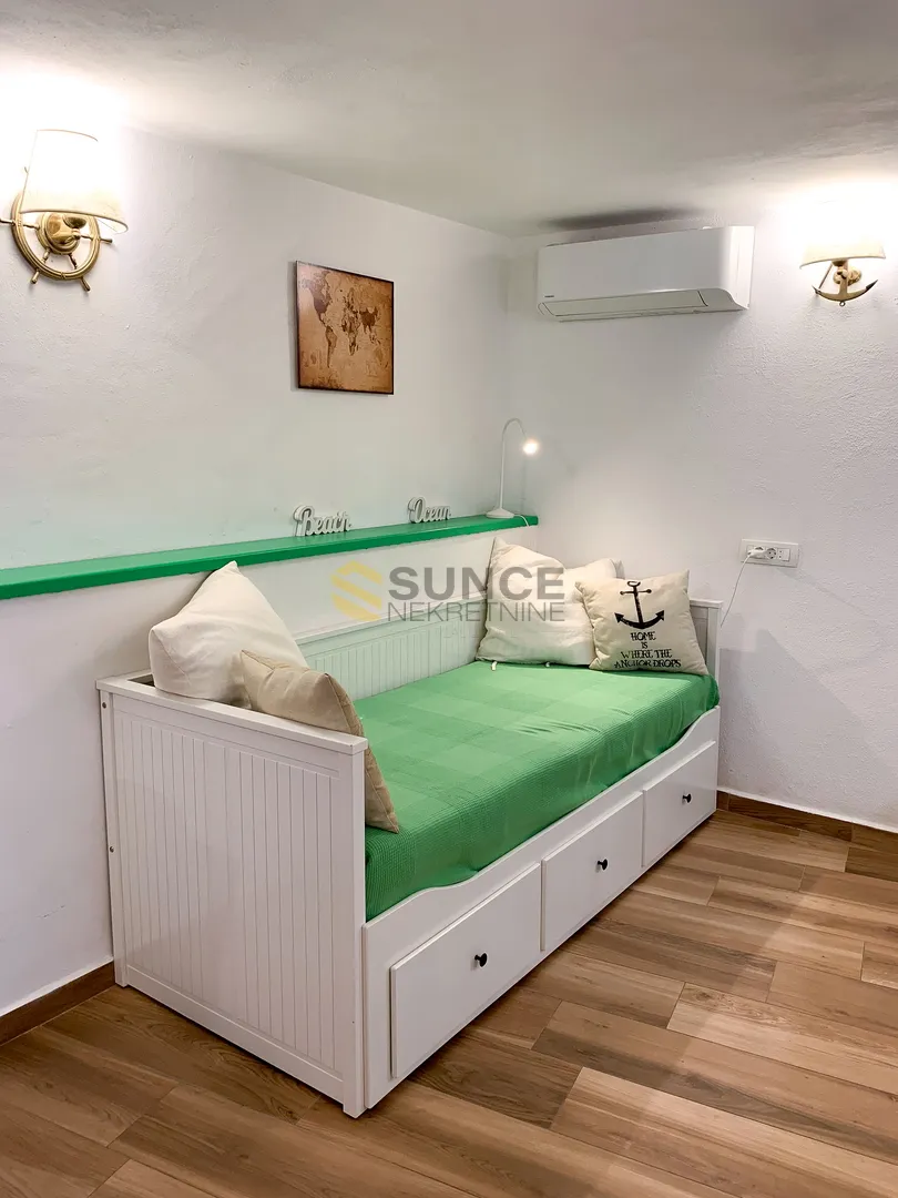 baška ,centar, adaptirana starina sa dva apartmana na 80m od mora! - slika 5