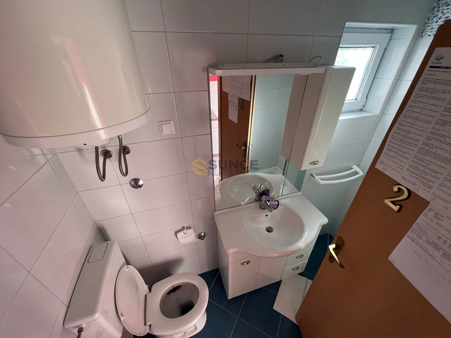 otok krk, samostojeća kuća od 300m2 s četiri i apartmana na lijepoj poziciji! - slika 11