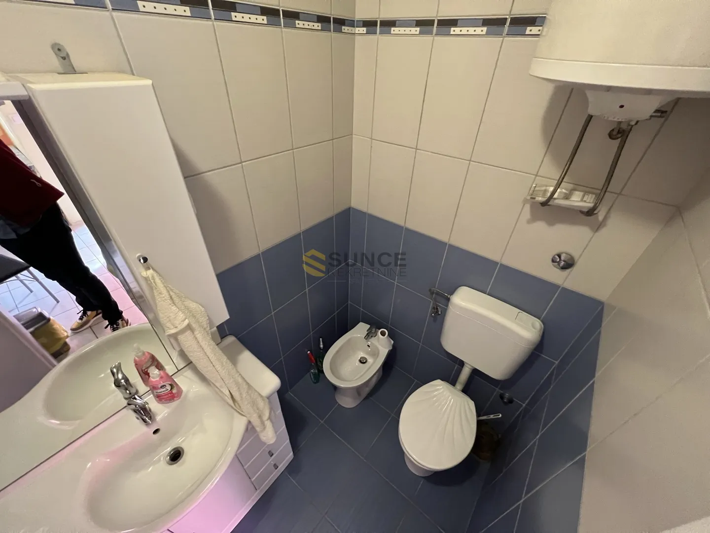 otok krk, samostojeća kuća od 300m2 s četiri i apartmana na lijepoj poziciji! - slika 20