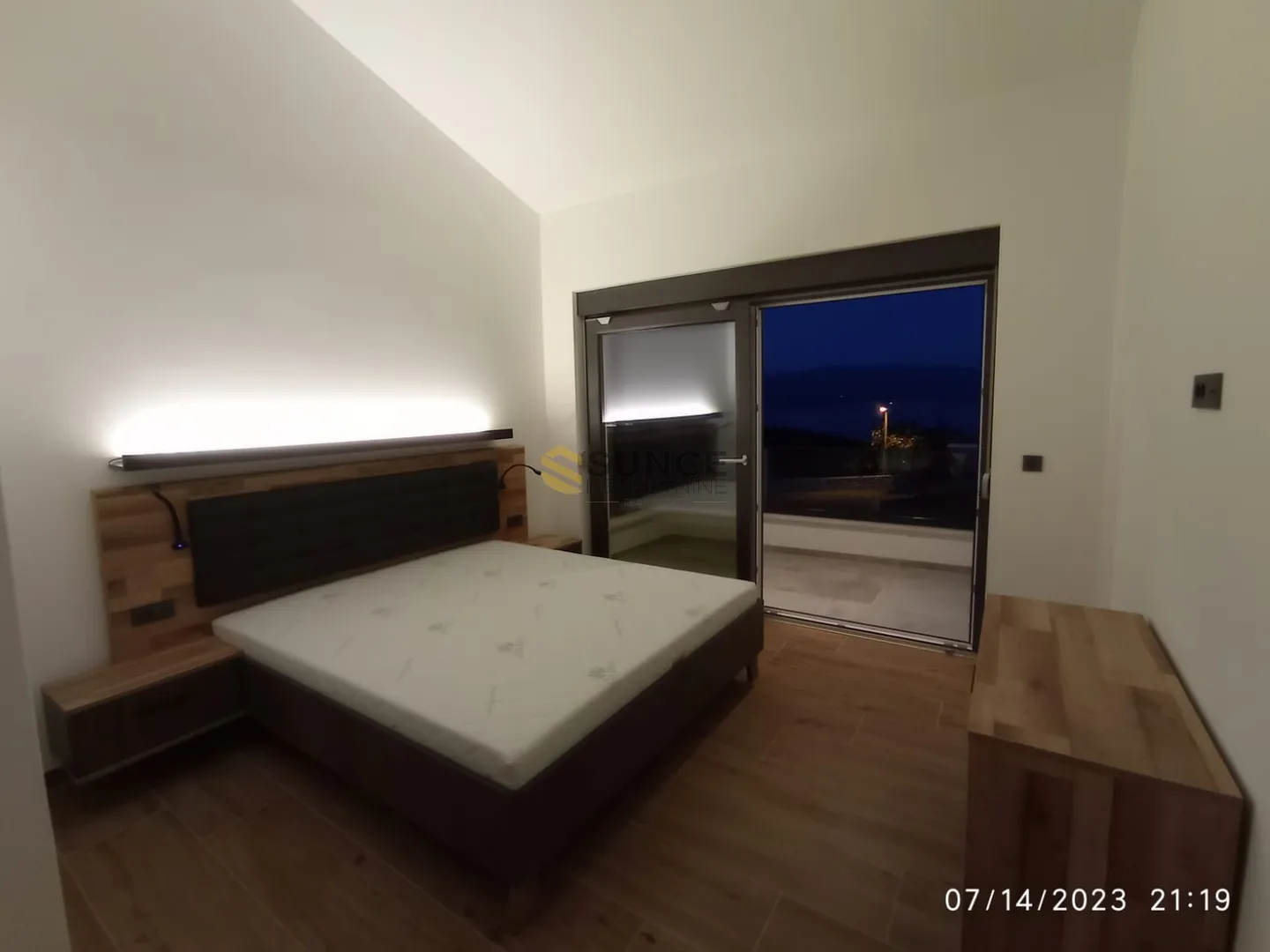 vrbnik, prodaje se nova moderna , kompletno namještena kuća s bazenom!! - slika 16
