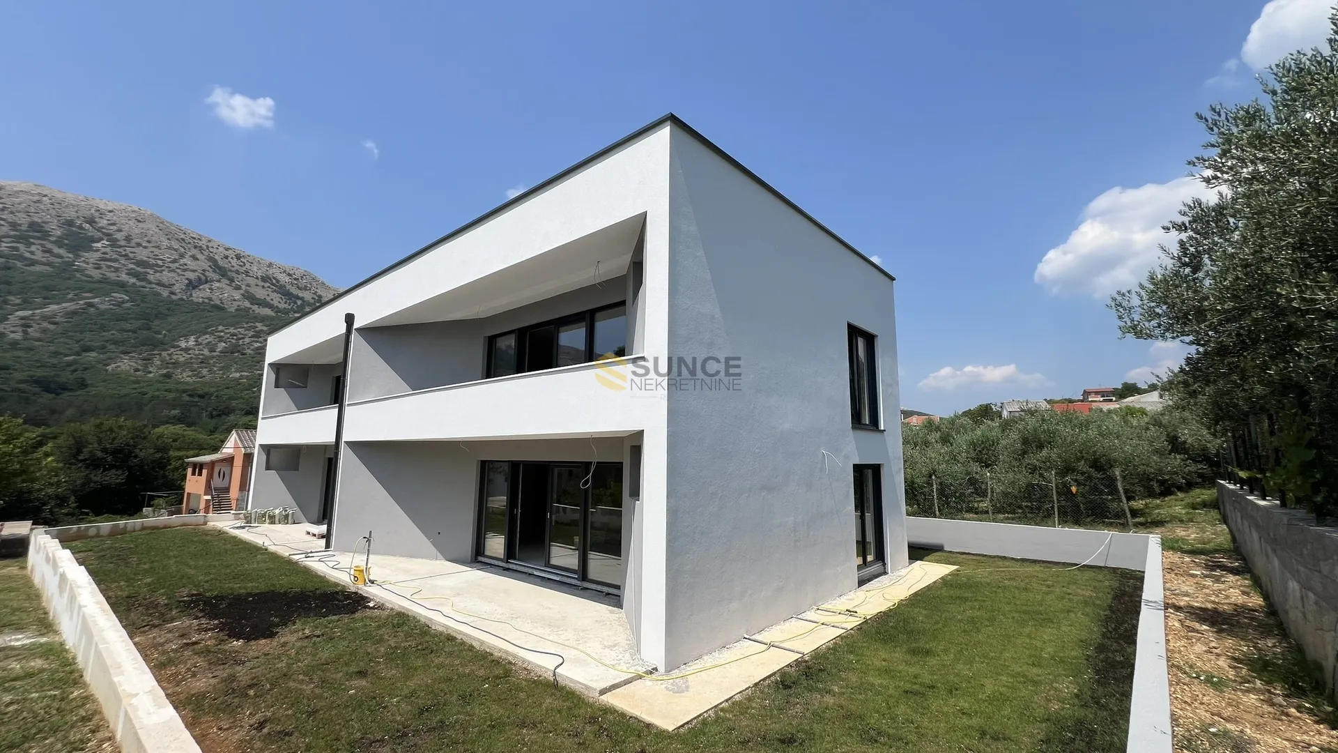 otok krk, baška, okolica, novi dvosoban apartman u prizemlju zgrade s okućnicom od 155 m2! - slika 5