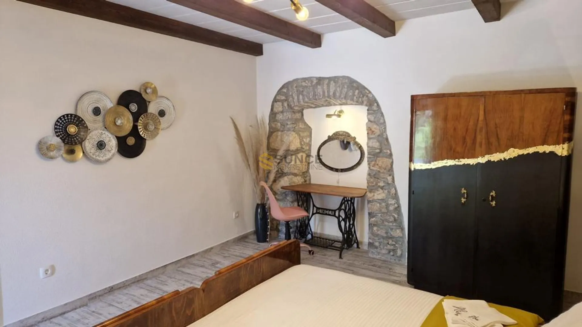otok krk, prekrasno uređena kamena kuća s krovnom terasom i pogledom na more! - slika 7