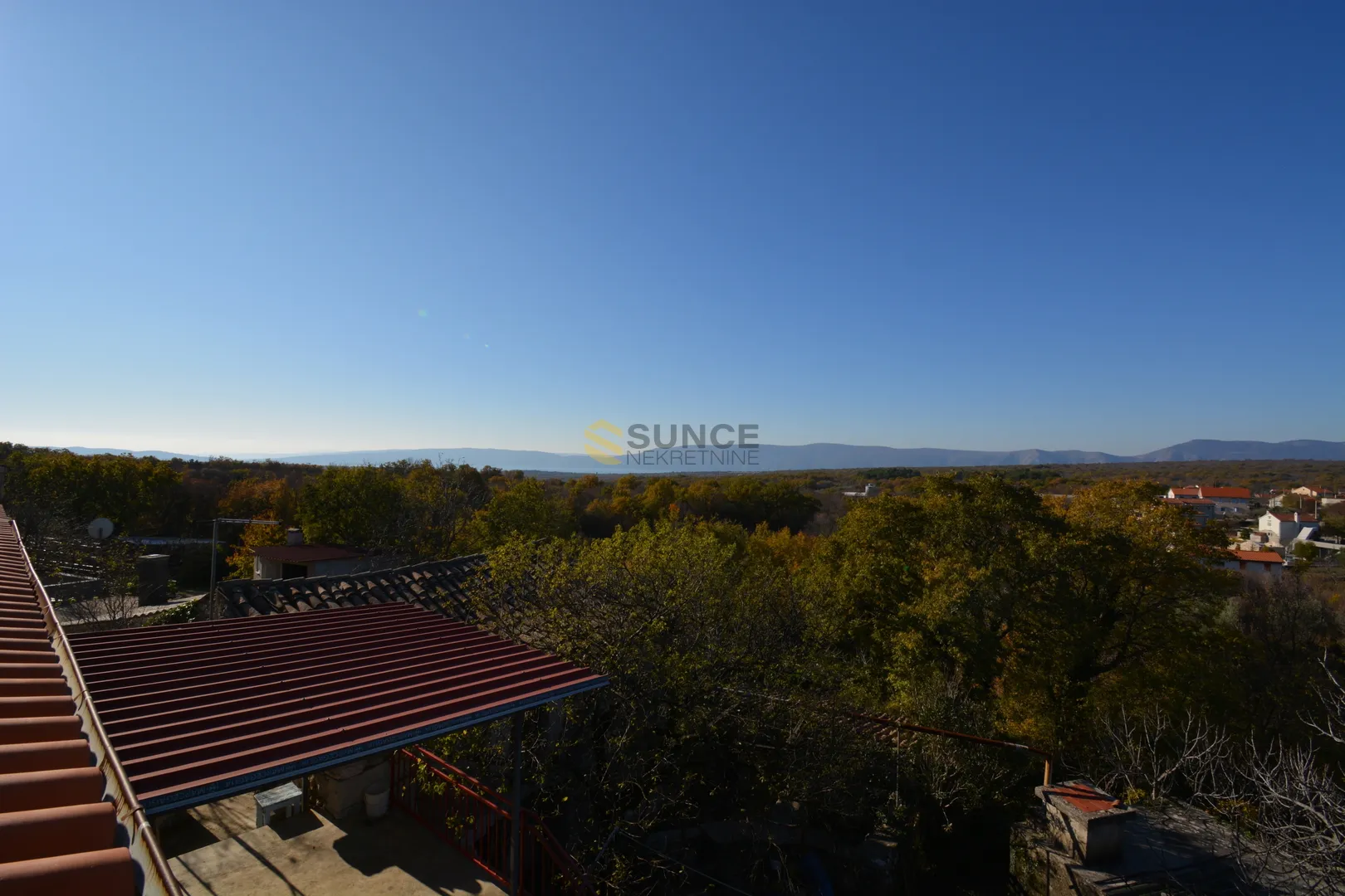 krk samostojeća stara kamena kuća sa otvorenim pogledom ! - slika 2