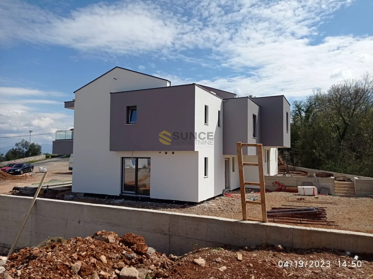 vrbnik, prodaje se nova moderna , kompletno namještena kuća s bazenom!! - slika 9