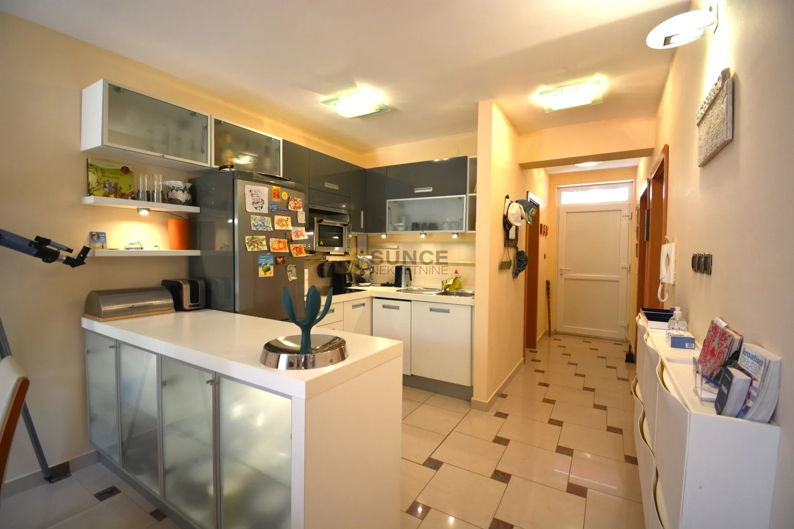 baška, kompletno namjeđšten apartman na odličnoj lokaciji 200m od plaže! - slika 3