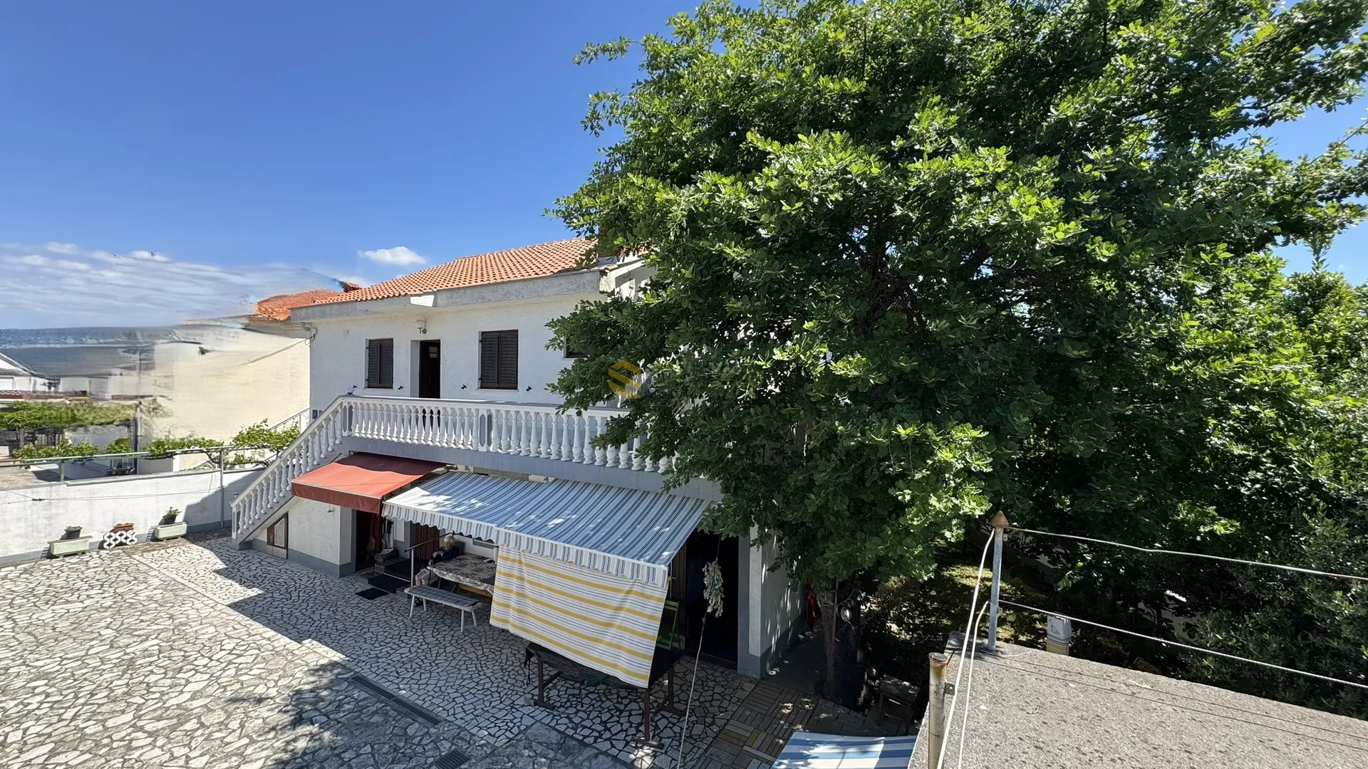 Šilo samostojeća kuća sa četri apartmana! - Polje, Dobrinj