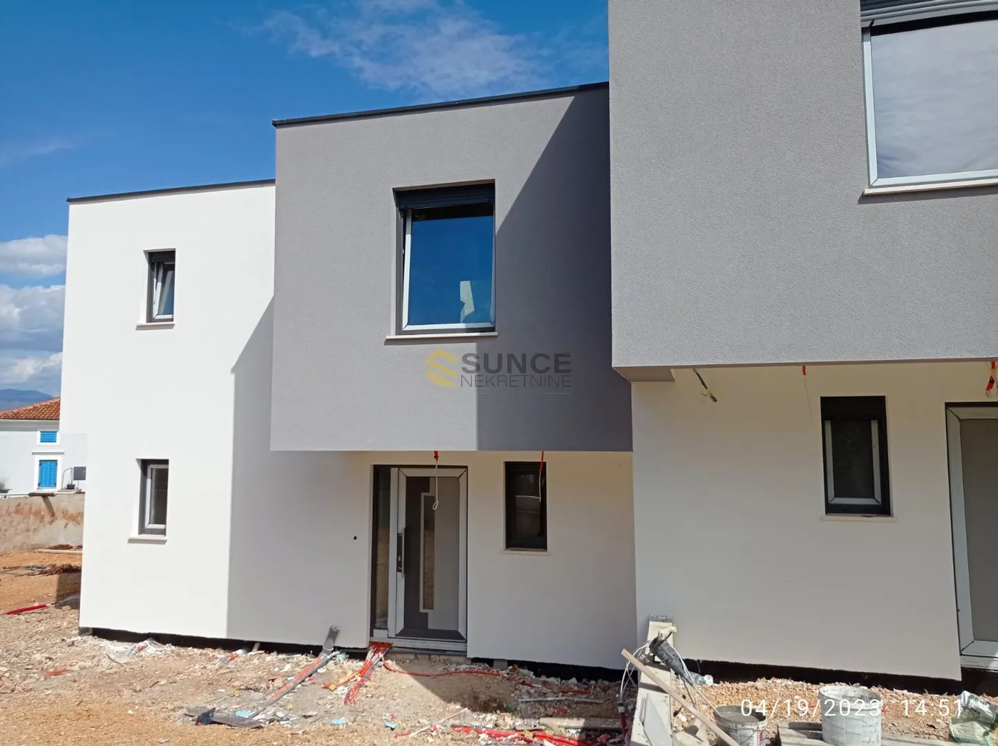 vrbnik, prodaje se nova moderna , kompletno namještena kuća s bazenom!! - slika 4