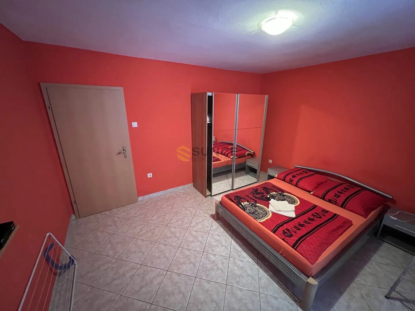 otok krk, samostojeća kuća od 300m2 s četiri i apartmana na lijepoj poziciji! - slika 9