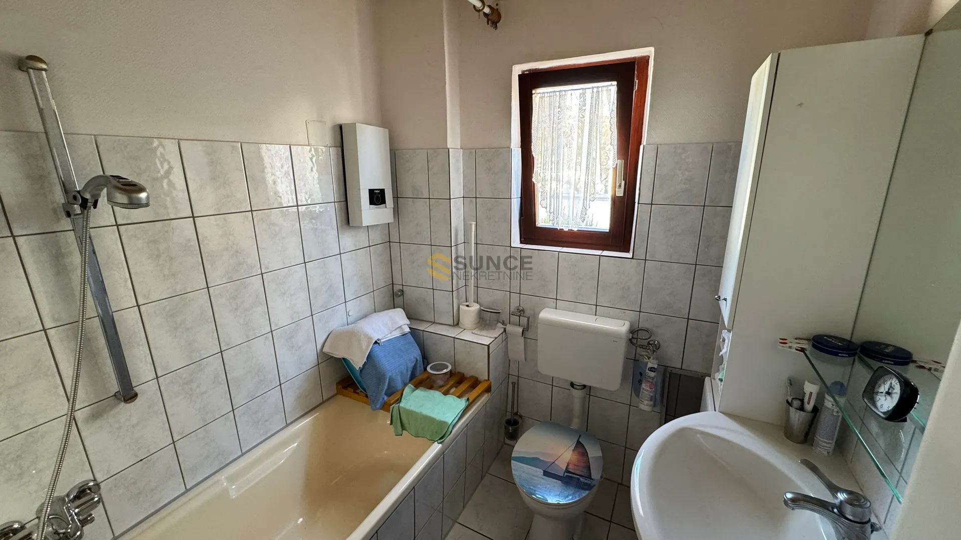 šilo samostojeća kuća sa četri apartmana! - slika 15