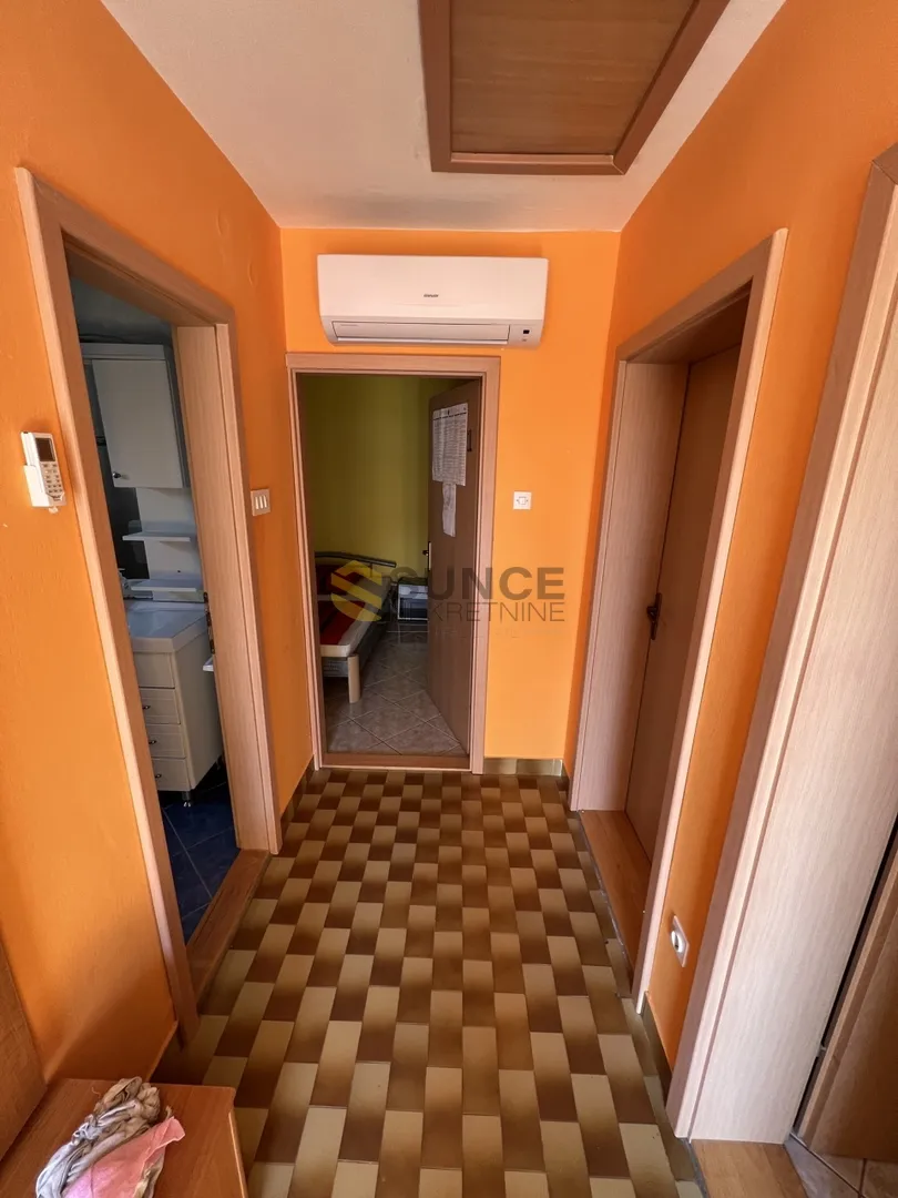 otok krk, samostojeća kuća od 300m2 s četiri i apartmana na lijepoj poziciji! - slika 5
