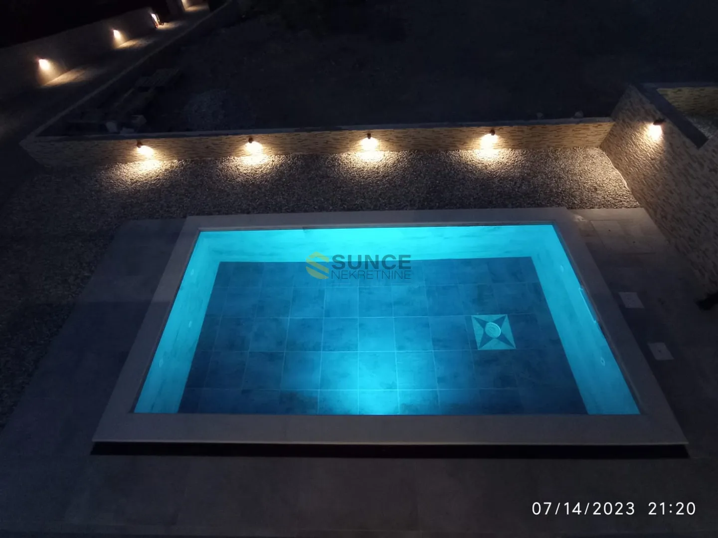 vrbnik, prodaje se nova moderna , kompletno namještena kuća s bazenom!! - slika 18
