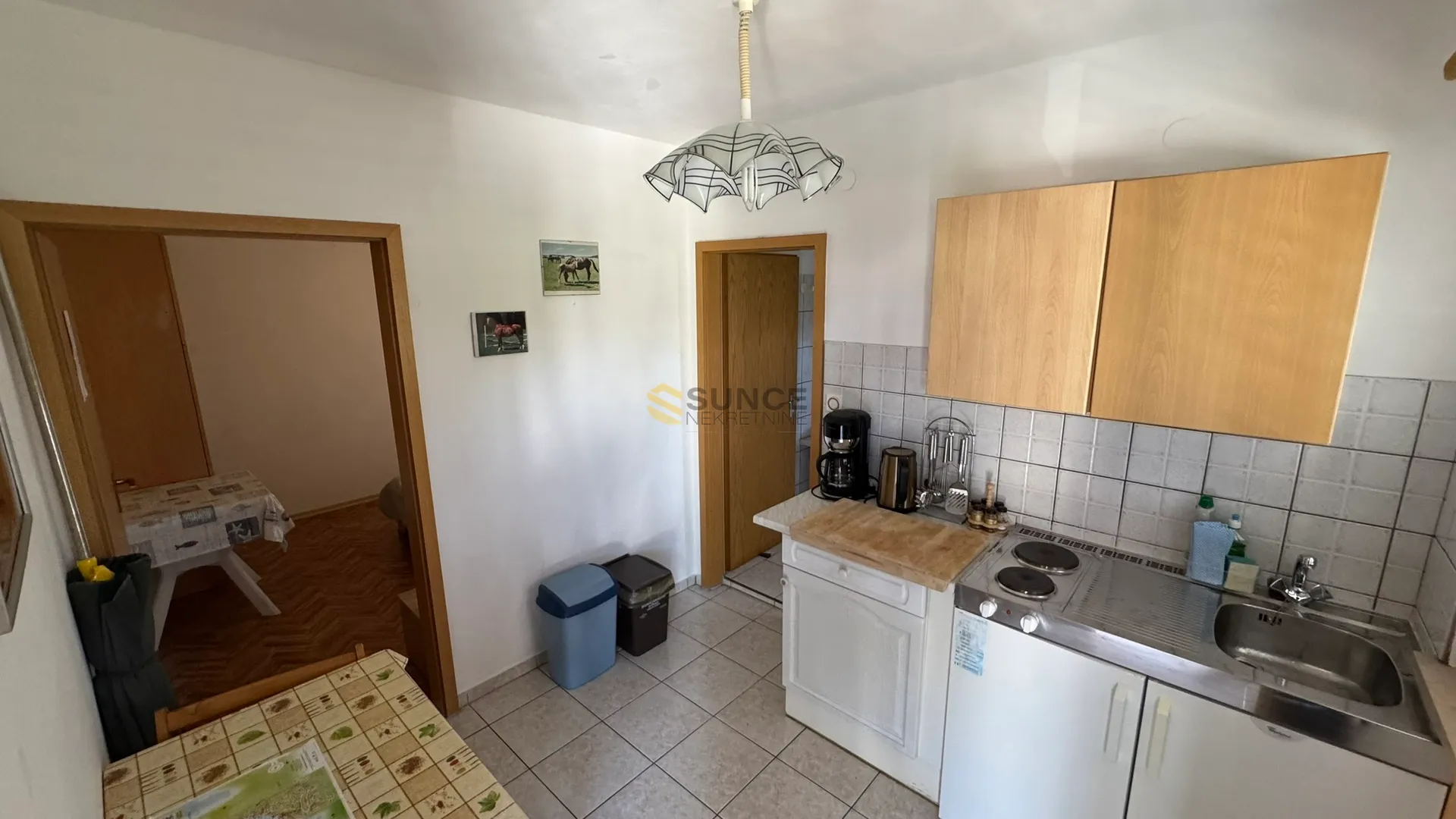 šilo samostojeća kuća sa četri apartmana! - slika 8