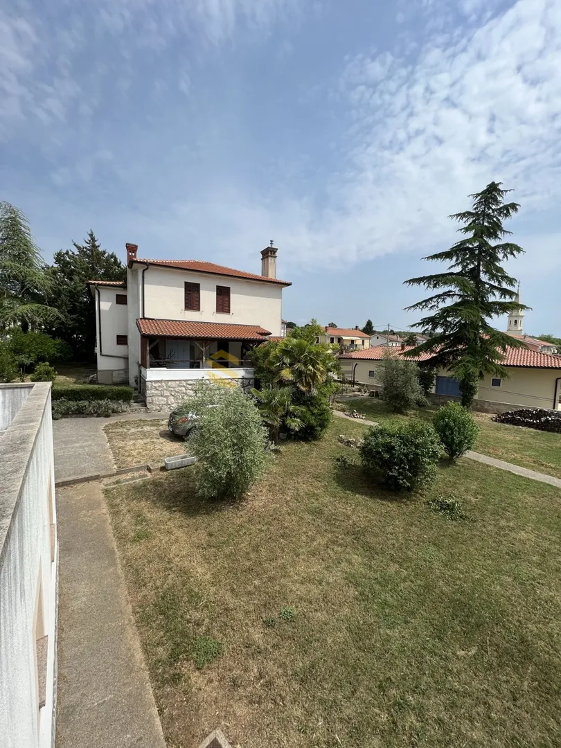 otok krk, malinska, dvije sasmostojeće kuće na parceli od 1983m2! - slika 11