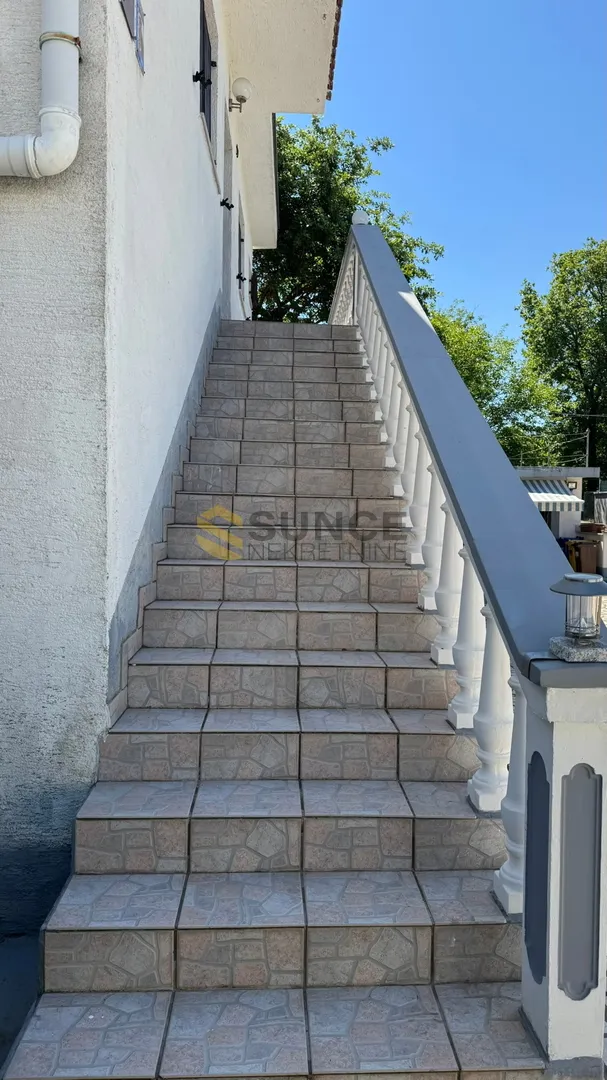 šilo samostojeća kuća sa četri apartmana! - slika 2